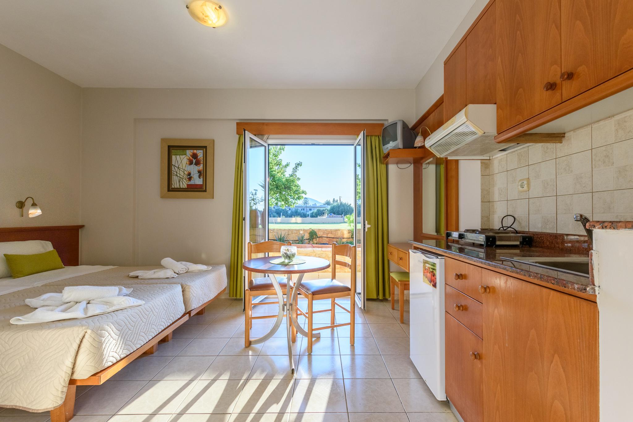 Danelis Studios & Apartments Малія Екстер'єр фото